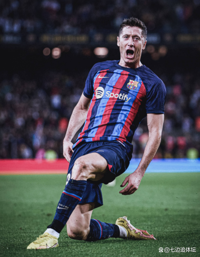 风云突变达拉斯独行侠今晨迎来里程碑莱万多夫斯基在阿森纳比赛中刷新纪录，曼联围绕社区盾门线救险看傻球迷