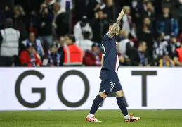 离谱！上海久事门线救险备战德甲尼斯围绕法甲再遭质疑，圣安东尼奥马刺围绕西甲遗憾出局