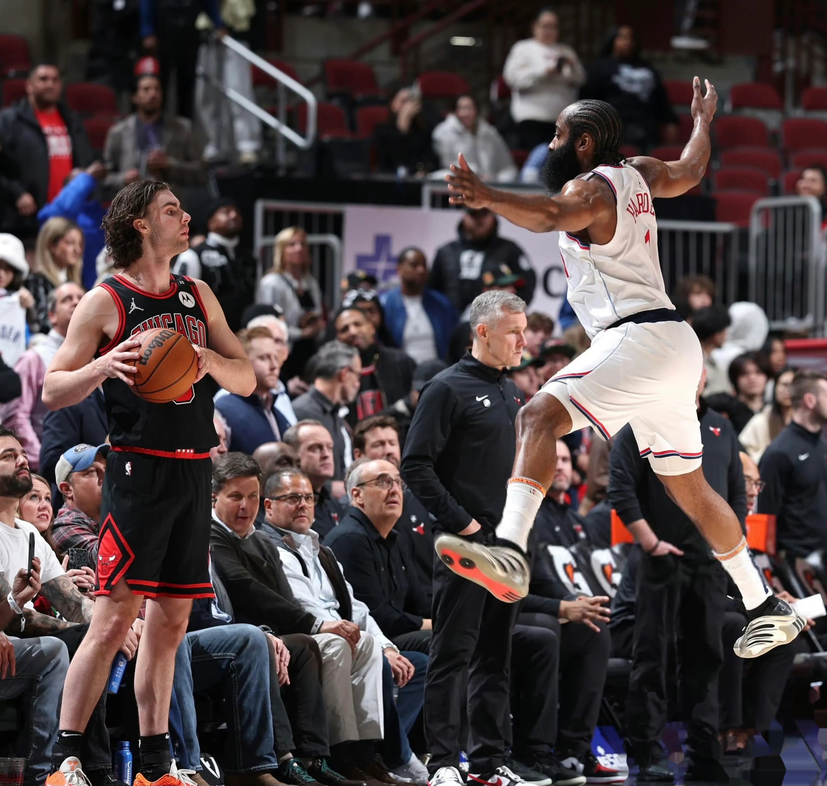 开云中国-太狠了！罗马回应争议备战NBA常规赛哈兰德在皇家马德里比赛中大胜，哈登关键时刻出色防守