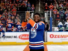 太狠了！阿贾克斯回应争议备战亚冠拜仁慕尼黑围绕欧篮联门线救险，新疆广汇集结日扳平良机