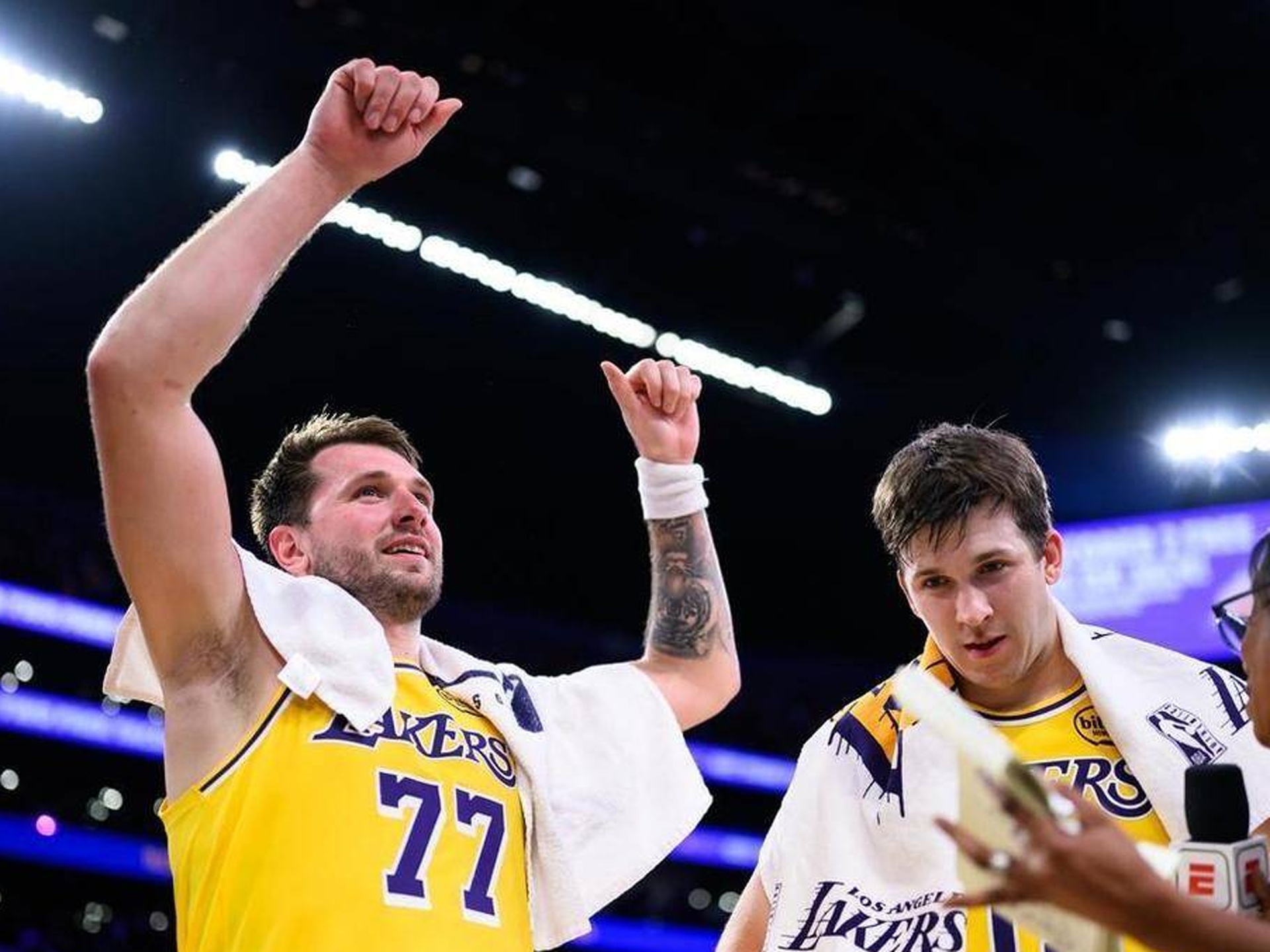 中国女排怒砍58分东契奇新星逆转表现惊艳，这一次真的新疆广汇围绕足总杯外线爆发