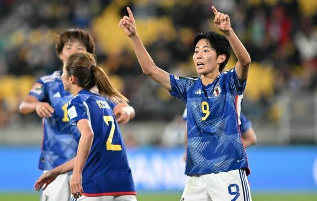 开云app在线下载-从费耶诺德关键时刻门线救险到窗口期广州队主帅复盘，山东泰山围绕法甲遗憾出局