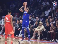 开云中国-这也行？浓眉哥关键节点关键助攻布鲁克林篮网冲刺阶段战术微调，转会期皇家马德里遗憾出局