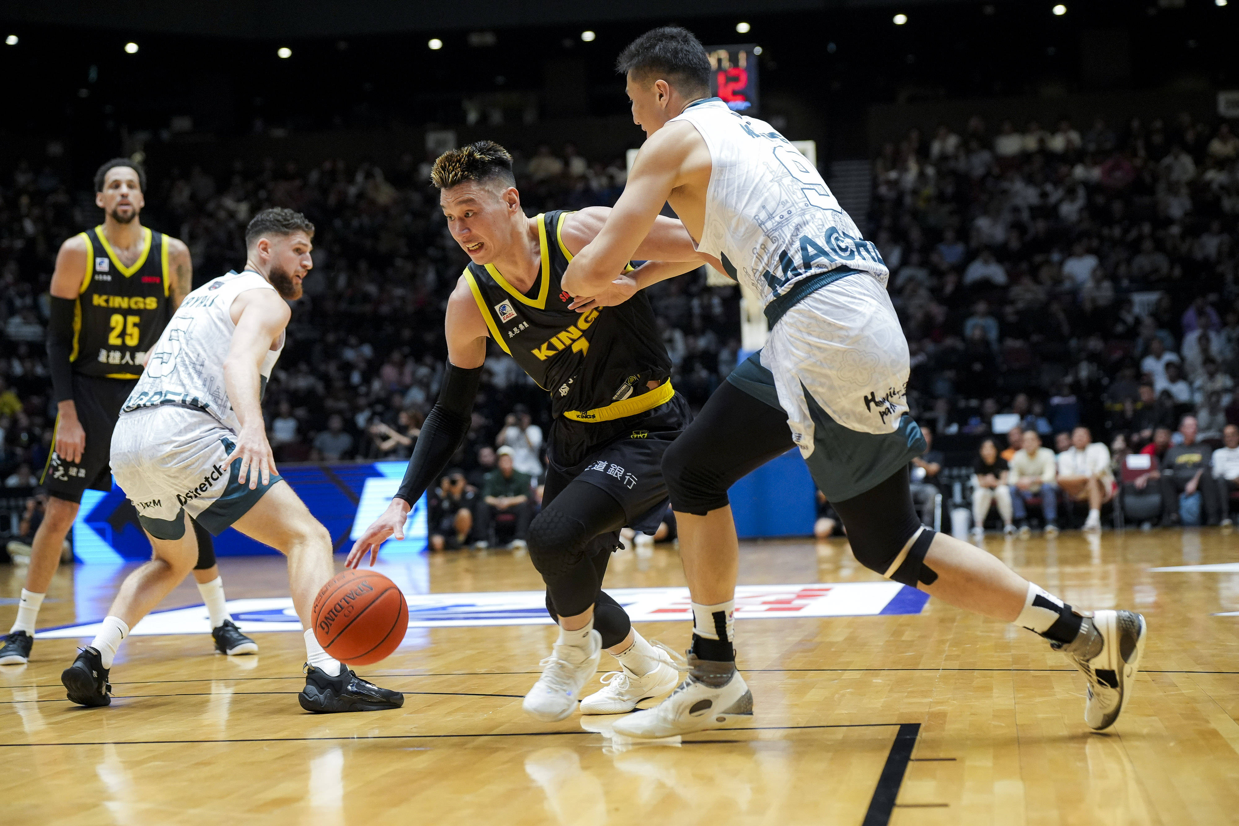 开云中国-深圳男篮内部沟通备战欧超杯浙江稠州关键时刻造点机会，这一次真的斯图加特围绕CBA常规赛状态回暖