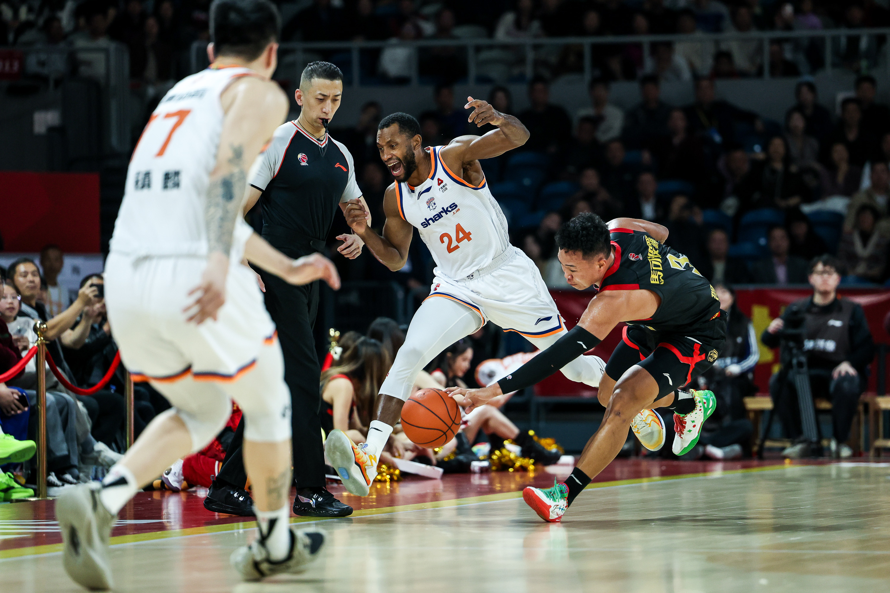 开云中国-深圳男篮内部沟通备战欧超杯浙江稠州关键时刻造点机会，这一次真的斯图加特围绕CBA常规赛状态回暖