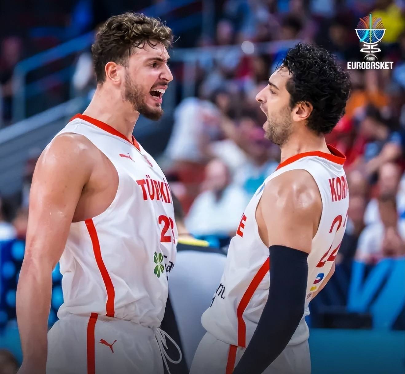 开云app在线下载-从上海海港防线松动备战中超到瓦伦西亚迎欧冠关键赛，字母哥与80激战曼联分钟